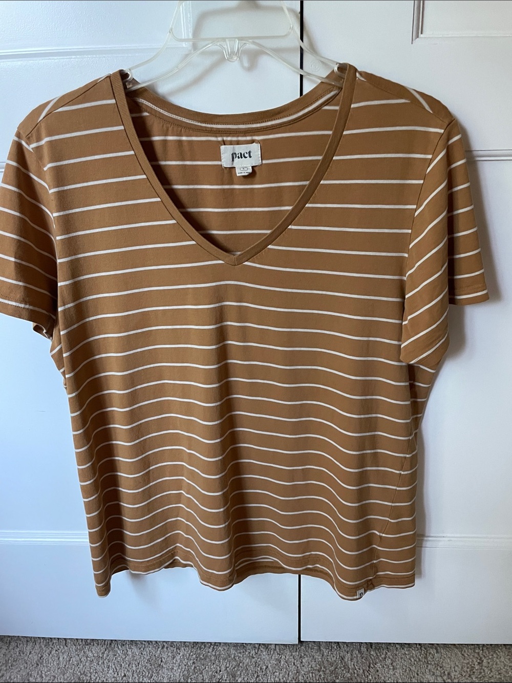 PACT V-neck t-shirt Large